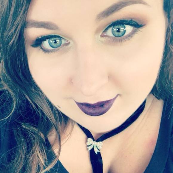 Meet your Posher, Holly - Picture 1 of 1